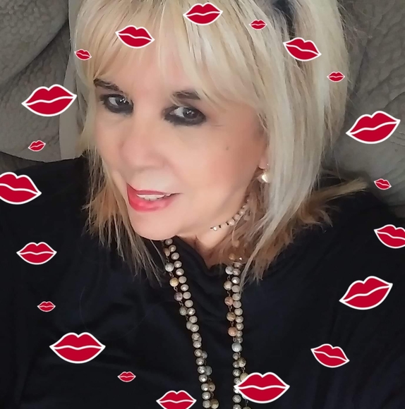 Poshmark profile picture for @regimes